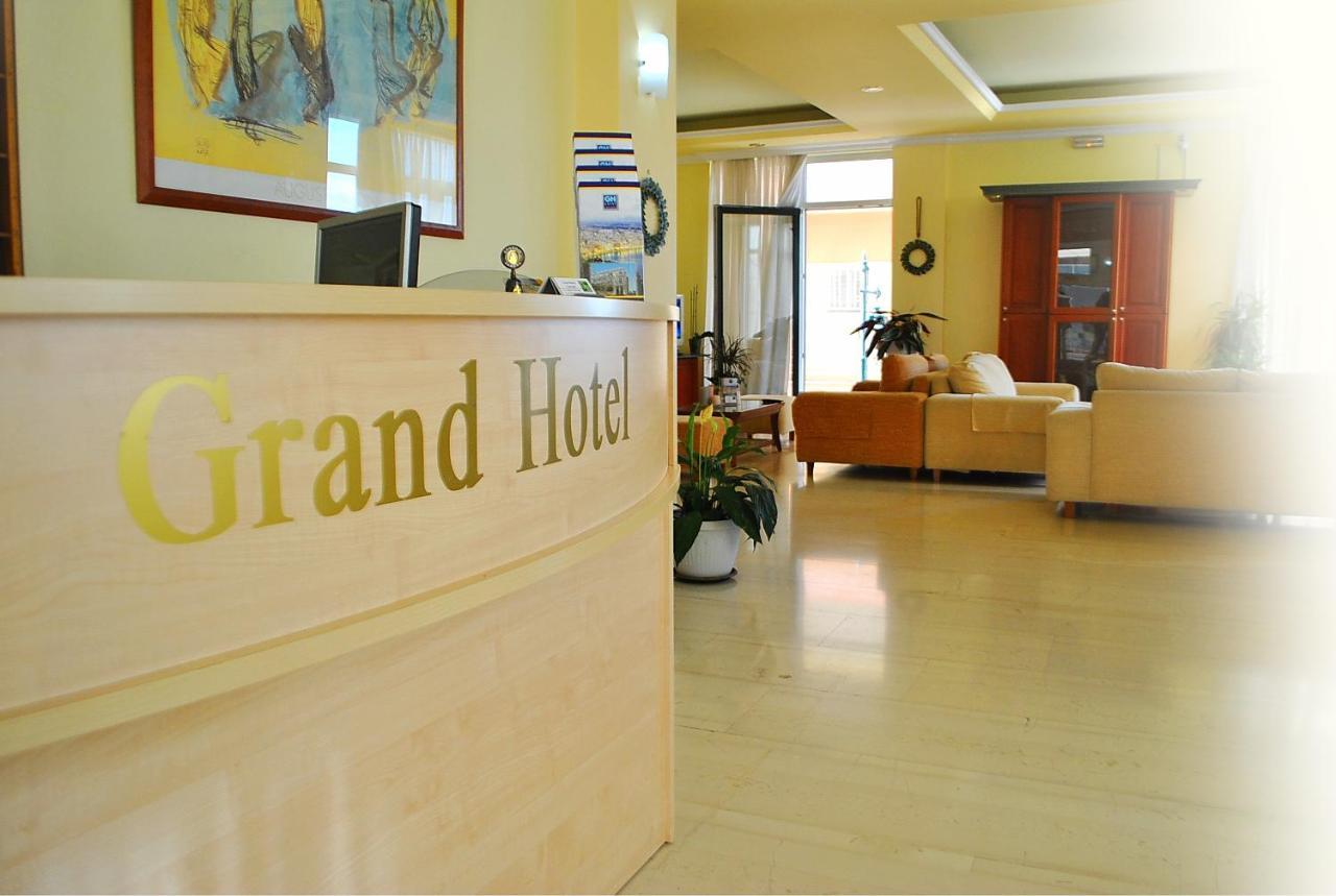 Grand Hotel Loutraki ภายนอก รูปภาพ