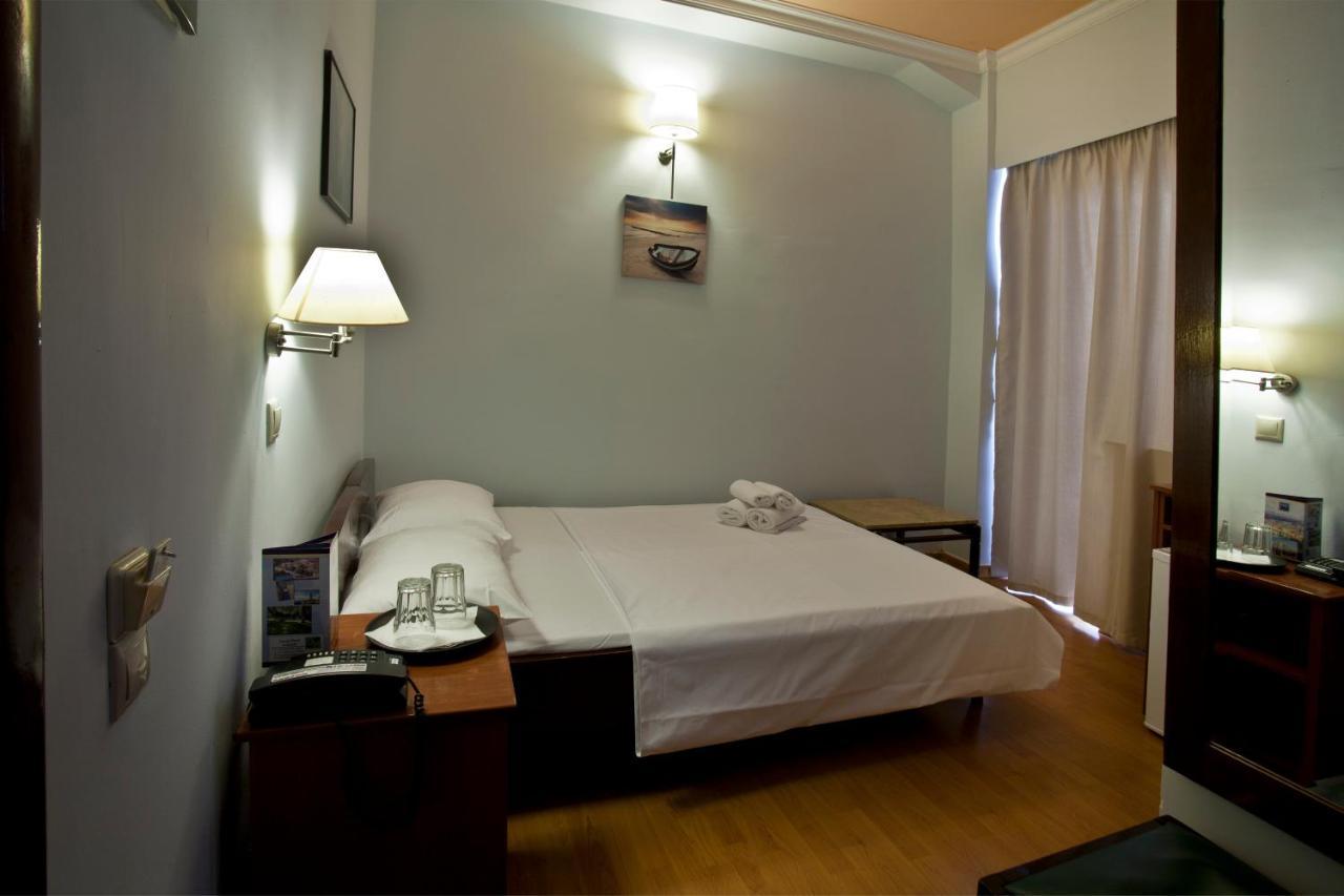 Grand Hotel Loutraki ภายนอก รูปภาพ